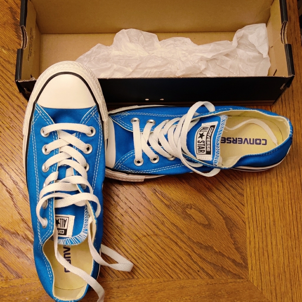 NEW with box Converse Blue size 5 men's, 7 women's
